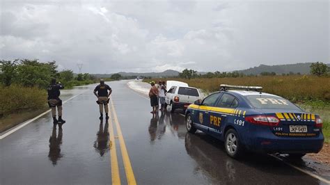 Rio Transborda E Trecho Da BR 174 Em Pacaraima Fica Parcialmente