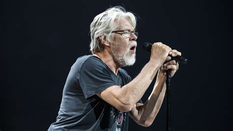 Bob Seger Calls Off Remaining 2017 Tour Dates Citing Vertebrae Issue