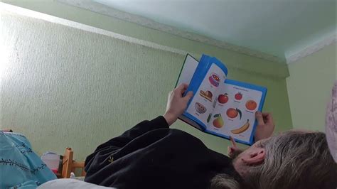 Золото для иконы и умная книга в руках. День жизни священника. - YouTube