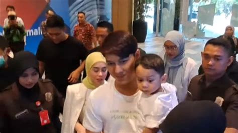 Live Lesti Kejora Rilis Lagu Bersama Mom Uung Produser Rizky Billar