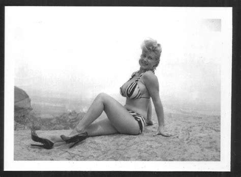 VIRGINIA BELL BUSTY BOSOMY BIKINI POSE NEW REPRINT 5 X 7 84