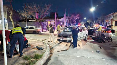 Traumatizado Al Chocar Con Un Autom Vil En Calle Preferencial Diario