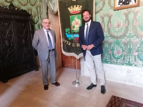 Siracusa Il Sindaco Italia Riceve Juan Godoy Presidente Dam