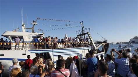 Las imágenes de la procesión marítima de la Virgen del Carmen en Almería