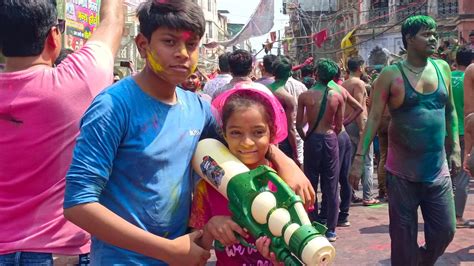 Youngsters Having Fun On The Tune Of Dj In Chowk Groups Of Hurriyars