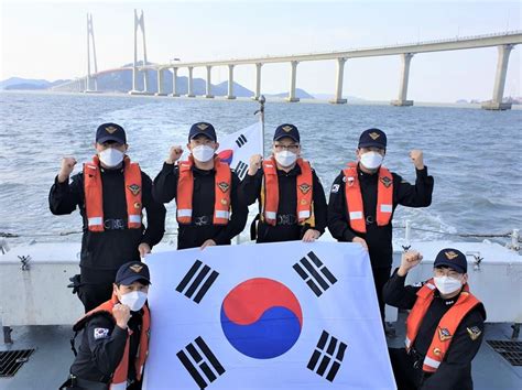 목포해경 삼일절 맞아 해양주권수호 태극기 퍼포먼스 눈길 나무뉴스