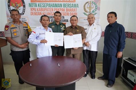 Pj Bupati Saksikan Penandatangan Mou Antar Kpu Kabupaten Pakpak Bharat