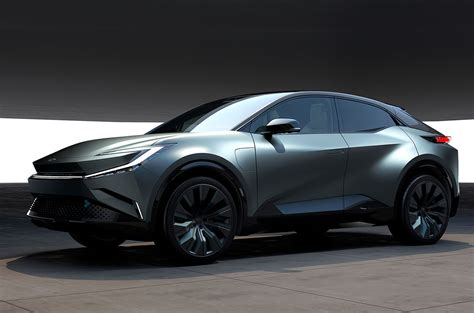 bZ Compact SUV Concept otro Toyota eléctrico Conduciendo