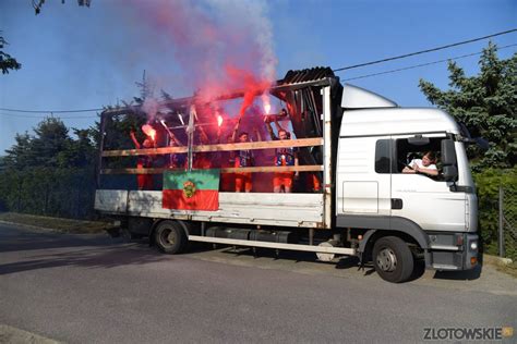 Konrad on Twitter Ostatnio w mojej okolicy drużyna świętowała tak