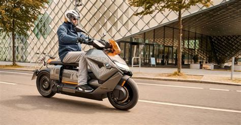 BMW ha presentato il nuovo scooter elettrico ed è folle DMove it