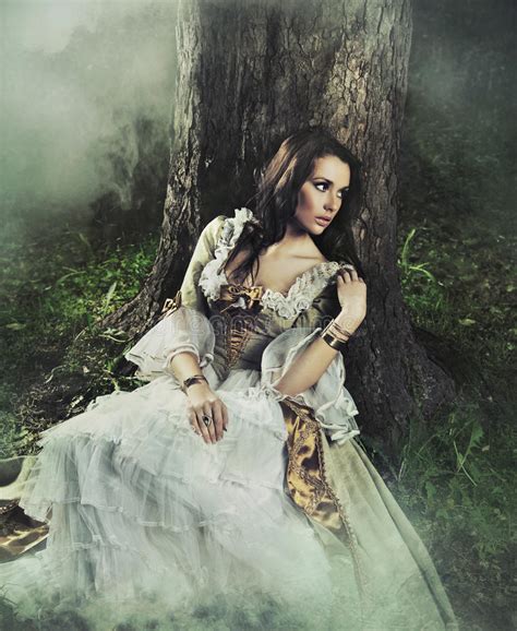 Brunette Lindo Imagem De Stock Imagem De Elegante Bonito