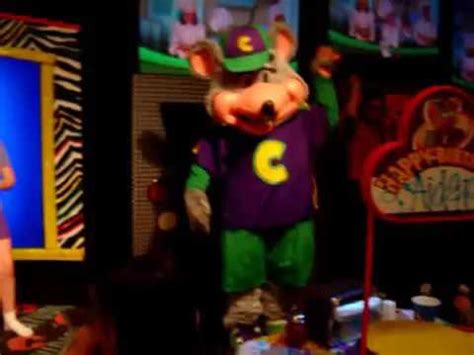 Chuck E Cheese S Live Birthday Star Song Youtube