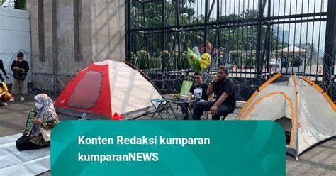 Bawa Tenda Massa Mulai Datang Ke Depan DPR Protes Pengesahan RKUHP