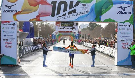 Ngitic bate el récord del mundo de 10 km con un tiempo de 28 46 en