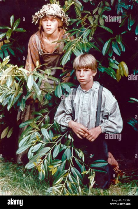 Tom sawyer and huckleberry finn hi-res stock photography and images - Alamy