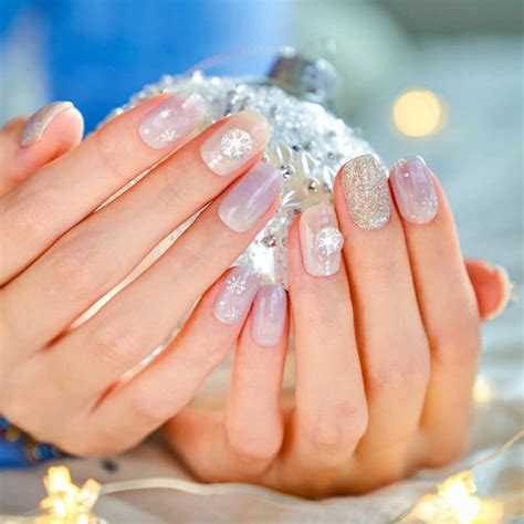 The Perfect Holiday Nails To Rock This Christmas Gellydrops