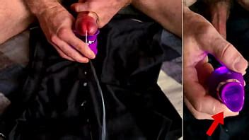 Mejor video Amateur Me CORRO una gran porción de SEMEN de un VIBRADOR Gemidos y