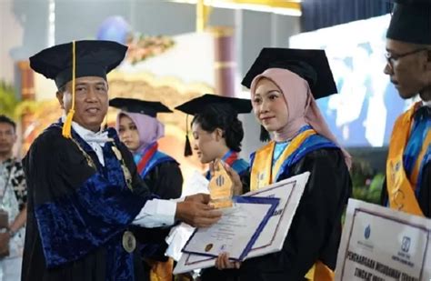 UMB Yogyakarta Persembahkan 784 Wisudawan Sarjana Dan Pascasarjana