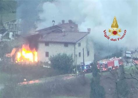 Arezzo Paura Per Un Grosso Incendio In Una Villetta A Stia Firenze Post