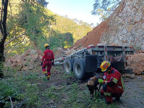 Solo Un Muerto En Derrumbe De Carretera La Huerta Bn A N Contin An