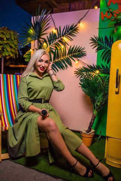 Dynamic Oleksandra 37 Y O From Kyiv Ukraine With Blonde Hair VeronikaLove