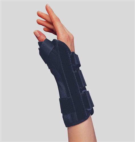 De Quervain’s Tenosynovitis - Causes, Symptoms, Test, Exercise, Surgery