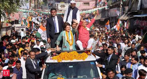 Up Polls 2022 Congress Priyanka Gandhi Holds Massive Roadshow In