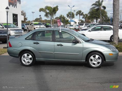 2004 Light Tundra Metallic Ford Focus Zts Sedan 1075941 Photo 2