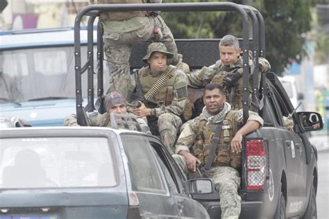 Pm Faz Opera O Na Zona Oeste Para Retirar Barricadas E Coibir Tr Fico