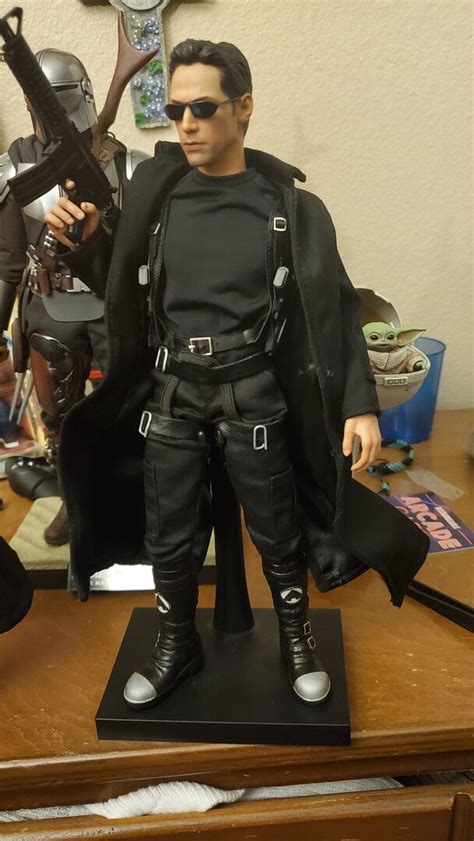 Hot Toys Mms The Matrix Neo Collectible Figure Page Collector Freaks