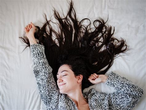 How To Sleep With Long Hair To Protect The Health Of Your Hair