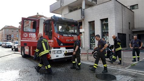 Incendio In Un Appartamento In Via Savona Morta Una Donna Di 82 Anni