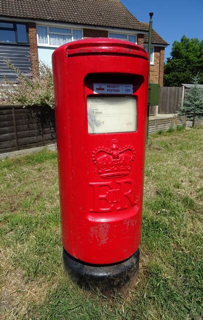 Elizabeth Ii Postbox On Station Road Jthomas Cc By Sa