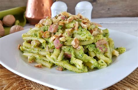 Casarecce Alla Crema Di Broccoli Noci E Speck