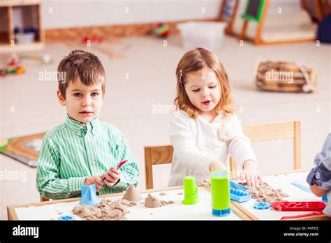 Cutting kinetic sand Stock Photo - Alamy