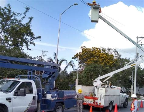 Llevan A Cabo Labores De Limpieza En Camellones Y Mantenimiento De