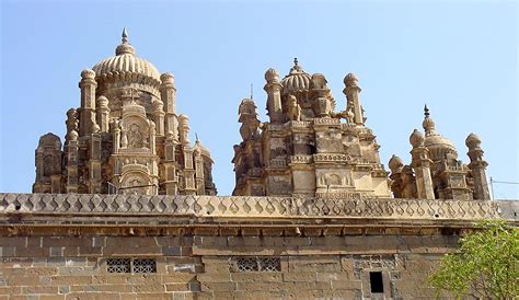 Bhuleshwar Hindu Temple With Islamic Architecture