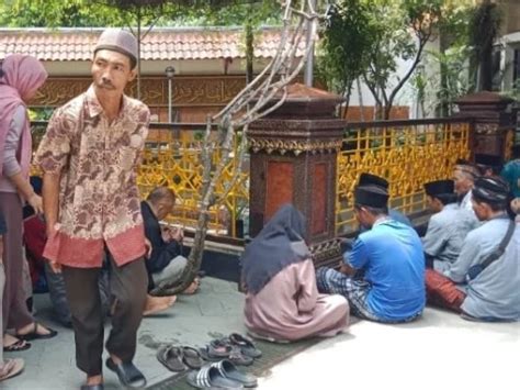 Jelang Ramadhan Santri TPQ Turut Ziarahi Makam KH M Hasyim Asy Ari Dan