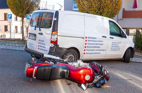 Unfall in Dunningen Beim Ausparken Motorradfahrer übersehen