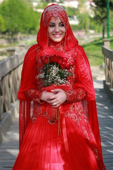 Red Muslim Wedding Dresses 2015 Beautiful Bridal Gowns With Hijab Lace