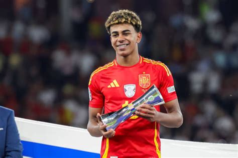 Lamine Yamal ganó el título de mejor jugador joven de la Eurocopa 2024