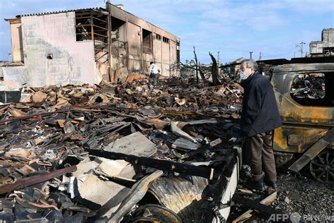 Three metre tsunami recorded at Japan nuclear plant after quake 写真3枚 国際