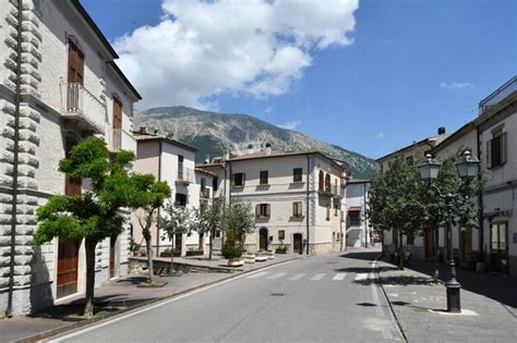 Premium Photo A Street Of Campo Di Giove A Village In Abruzzo Italy