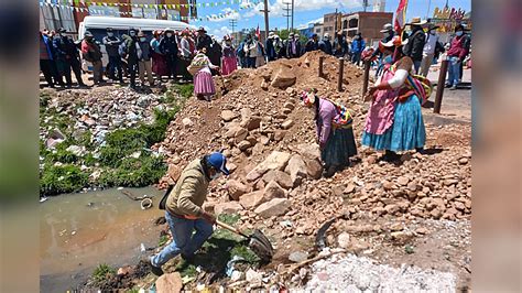 Pobladores Afectados Por La Contaminación Cierran El Río Torococha Radio Onda Azul