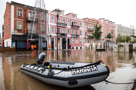 Lisbonne Une Ville Liquide La Merci Des Inondations