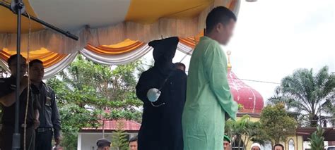 Kejari Nagan Raya Eksekusi Cambuk 3 Pelaku Judi Online Waspada Aceh