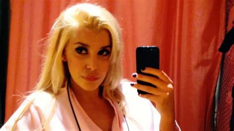 La Fiesta Hot De Charlotte Caniggia En Un Jacuzzi Tn