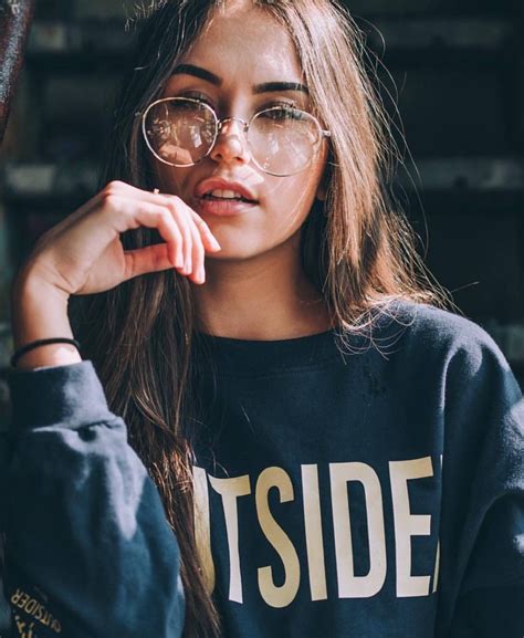 Pin by 𝓜𝓸𝓸𝓷𝓵𝓲𝓰𝓱𝓽 on Tihan | Look younger, Women, Outfits