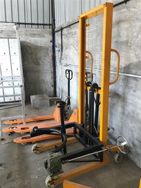 Manual Hydraulic Drum Lifter Cum Tilter Lifting Capacity 350 KG In