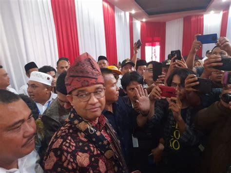 Jadi Pembicara Di Rakernas Apdesi Anies Tebar Optimisme Bagi